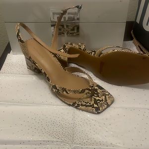 Barely worn, thing sandal, small heel, narrow